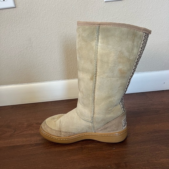 RARE UGGS Boots - Picture 6 of 12
